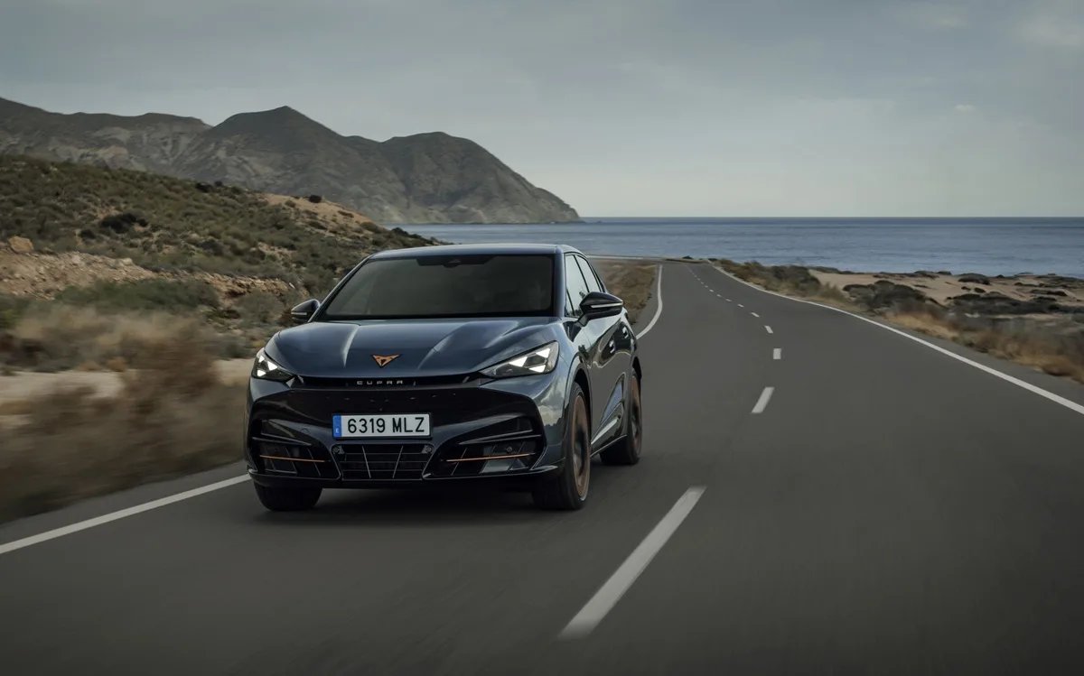 HackerCar (@hacker_car) on Twitter photo 🚗⚡ <a href="/CUPRA/">CUPRA</a> pone al día su app  que, desde ahora, también permite planear, antes de subirte al coche, rutas eléctricas con paradas de carga. Menos ansiedad de autonomía, más comodidad y cerca de 900.000 puntos de recarga en Europa. <a href="/CUPRA_esp/">CUPRA España</a>  hackercar.com/la-novedad-que… 🚗⚡ <a href="/CUPRA/">CUPRA</a> pone al día su app  que, desde ahora, también permite planear, antes de subirte al coche, rutas eléctricas con paradas de carga. Menos ansiedad de autonomía, más comodidad y cerca de 900.000 puntos de recarga en Europa. <a href="/CUPRA_esp/">CUPRA España</a>  hackercar.com/la-novedad-que…