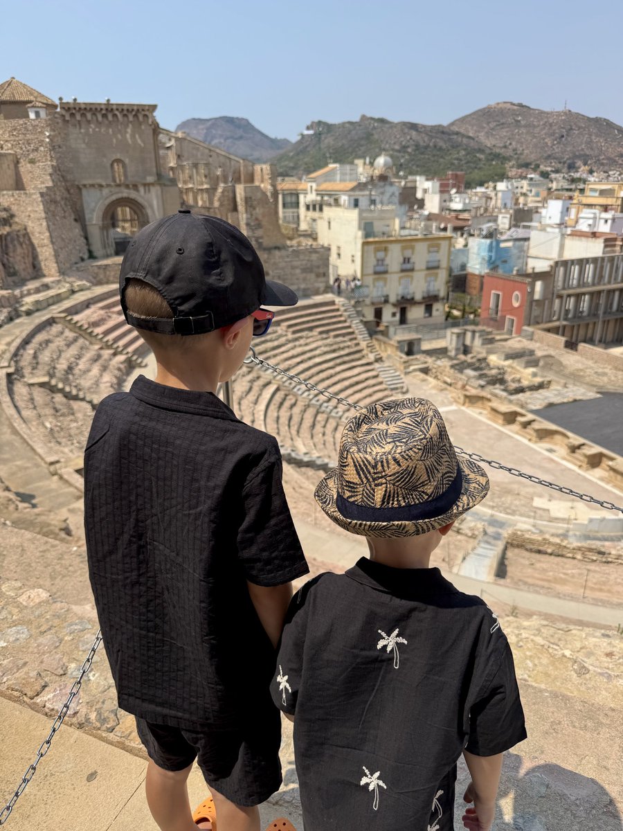 We have been away for the last week and it’s been amazing to be with the family, enjoy the sunshine, show the boys some history and read 3 whole books! And these are the only photos I took… #day17today22 #summerholidays #familytime