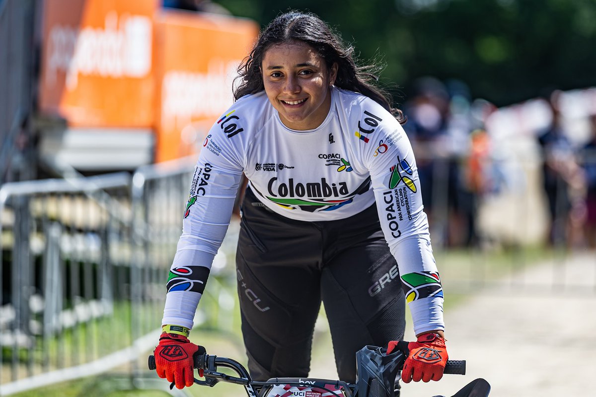 LaRuedaColombia's tweet photo. #ASU2025🇵🇾🚴♂️
#BMXCol🇨🇴🚴♀️
El BMX Racing cerrará la actuación del ciclismo colombiano en @asu2025Oficial el 21 y 22 de agosto, con la nómina integrada por:
Sharid Nicolle Fayad Mercado, Manuela Martínez,
Juan José Velásquez Carmona y Juan José López Pulgarín. https://t.co/bdQT0PQTP5