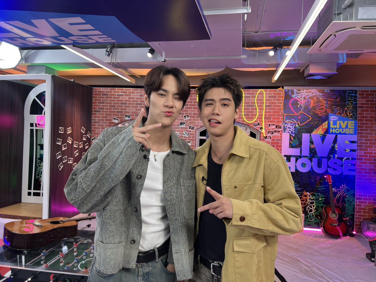 #GMMTVLiveHouse 
วันนี้มาแล้ววว "ซิง" พร้อมเมาท์ "นนน" ก็พร้อมแล้ว มาคุยกันเยอะๆ นะทุกคนนน ❤️‍🔥

YT : youtube.com/live/t4qb-75x8…
TT : vt.tiktok.com/ZSAFFgaL4/

GMMTV Live House ทุกวันอังคาร และ พฤหัสบดี สัปดาห์นี้ เวลา 21:30 น. ทาง Youtube และ TikTok : GMMTV
#GMMTV
<a href="/ssingss/">Ssing Cheewagaroon</a>