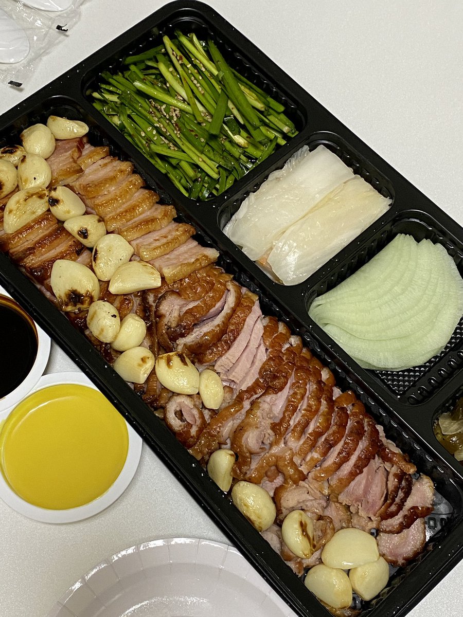 오리삼겹 모듬 바베큐
구운마늘 하나도 안 맵고 달기만 해서 너무 맛있다...