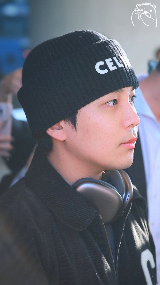 this pic will always have my legs shaking. the stubble..