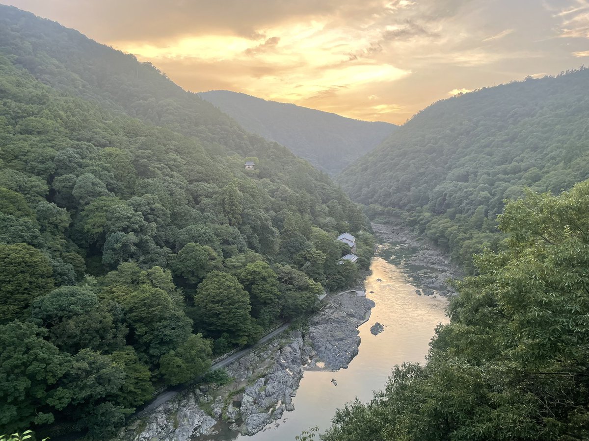 初めてのコミケ行ってた
始発で行ったのに欲しいものが売り切れててドン引きだ！　次行くときは、アーリーも検討しなきゃってことだ
遠征中に学マスにハマったり、京都で山登りしたり、イロイロ体験できたと思う

ゲーム制作もボチボチ再開するのだろうか？