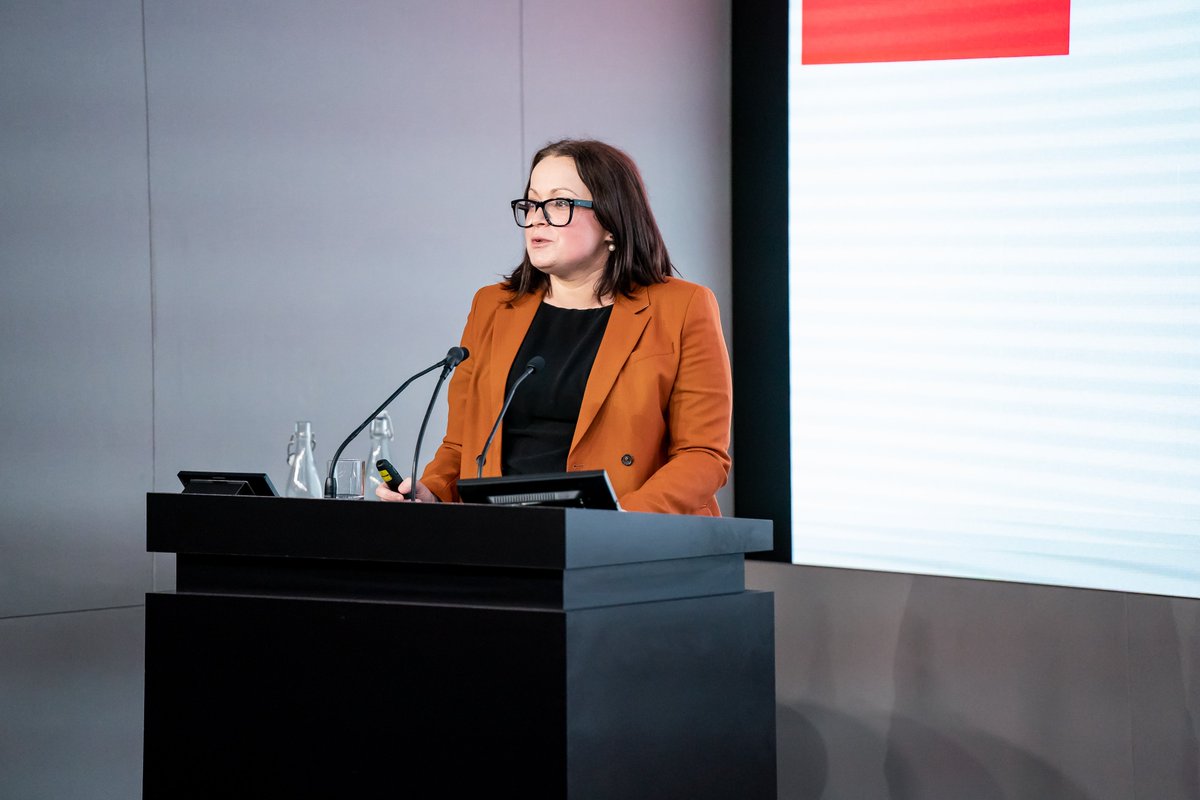 LSE_TII's tweet image. Private equity is still male-dominated: in the UK &amp;amp; Europe, women hold 23% of mid-level investor roles &amp;amp; just 11% of senior roles. In the US, it’s slightly better at 15% senior. Time to challenge the status quo. 
Find out more: fortune.com/2024/06/28/wom…
#GenderDiversity #Inclusion