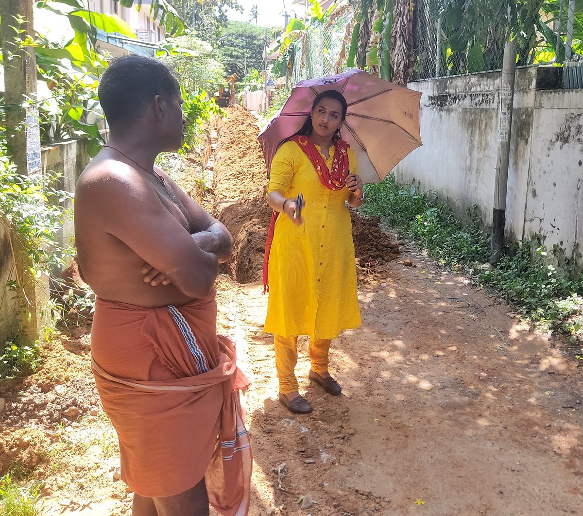 AshaNath_G_S's tweet photo. പാപ്പനംകോട് വാർഡിലെ ശങ്കർ നഗർ 1st സ്ട്രീറ്റിൽ കുടിവെള്ളം പ്രഷർ കുറവുള്ള ഭാഗങ്ങളിൽ കേന്ദ്ര സർക്കാർ പദ്ധതി ആയ അമൃത് പദ്ധതി പ്രകാരം പുതിയ കുടിവെള്ള പൈപ്പ്‌ലൈൻ സ്ഥാപിക്കുന്ന വർക്ക് നടന്നു വരുന്നു..#AMRUTScheme #VikasitaKeralam #vikasitpappanamcode @PrakashJavdekar @RajeevRC_X https://t.co/Kv1LV8WVPc
