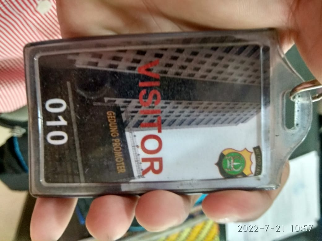 Jeejulio1's tweet photo. @DokterTifa Kata yang jual ijazah juga jangan sering diperlihatkan ijazah nya.. Eh malah diupload di sosmed. Bikin Repot kamneg kan...padahal bukan demi keamanan negara.. Tapi demi Mulyono doang.. Beking tambang gimana kabarnya nih.. Kok jadi macet di @KejatiDki...ya @DivHumas_Polri 😅😂🤣 https://t.co/LTCOqmKjU4