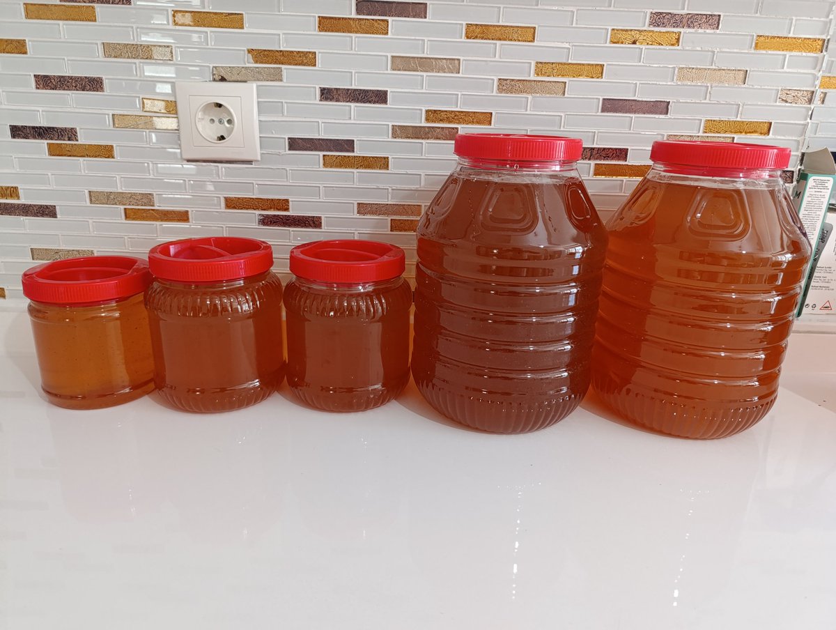 Kahramanmaraş il birinciliğine sahip ŞEKERSİZ balları göndermeye devam ediyoruz.
Binboğa yaylalarnda yetişen geven kekik çiçeklerinin bulunduğu çok lezzetli bir  çiçek balıdır.  37 yıllık arıcı babam tarafından üretilmektedir.
KÖROĞLU GÜVENCSİYLE AFİYTLE YİYİNİZ. 

RT UNUTMAYALIM