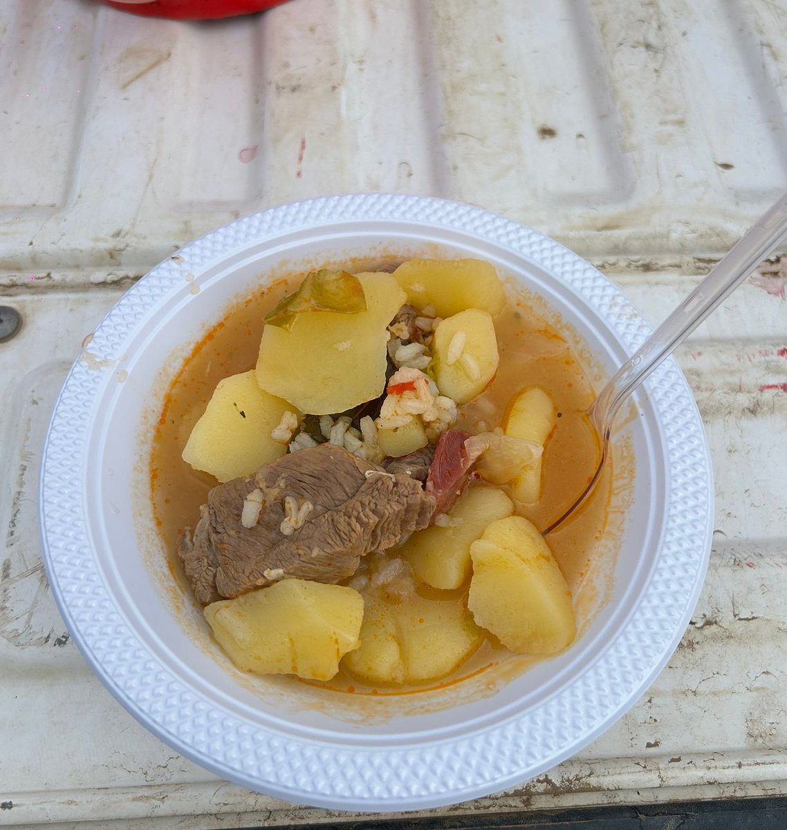 Como se dice lo malo, se dice lo bueno: comida para las cuadrillas forestales hoy en el #IFBrañosera 
(Comentario: “está tremendo”)