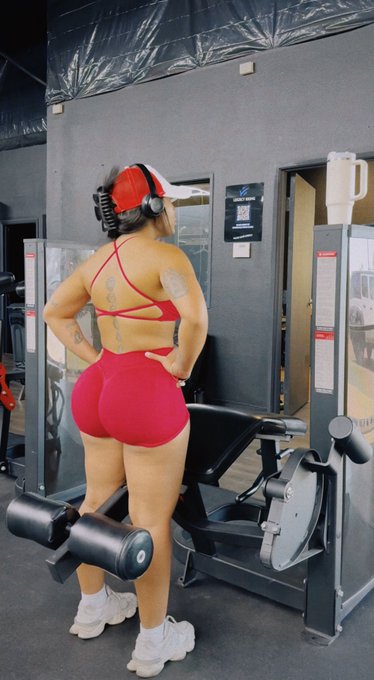 Watch sharalifts's leaked NSFW photo on TwXstars