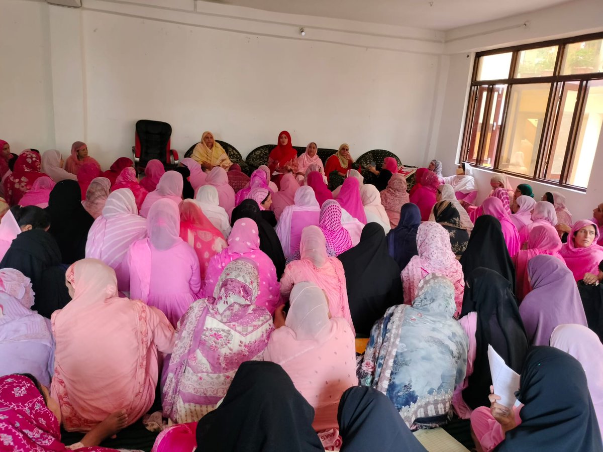 Ramban_children's tweet image. Today a meeting of Anganwadi Workers of Poshan Project Banihal was conducted regarding FRS, eKYC and Enrollment under PMMVY. Strict instructions were given to all workers for completion of all parameters at the earliest..
@PMMVY_MWCD #ECCE
@JkicdsMission @CdpoBanihal
