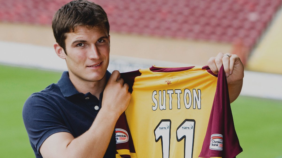 MotherwellFC's tweet photo. 17 years ago today ⏮️

Big John Sutton arrives at Fir Park for his first spell at the club. He would score his first goal just four days later on his debut.

211 games, 79 goals, a real fan-favourite 👏 https://t.co/5ztOfj7S7f