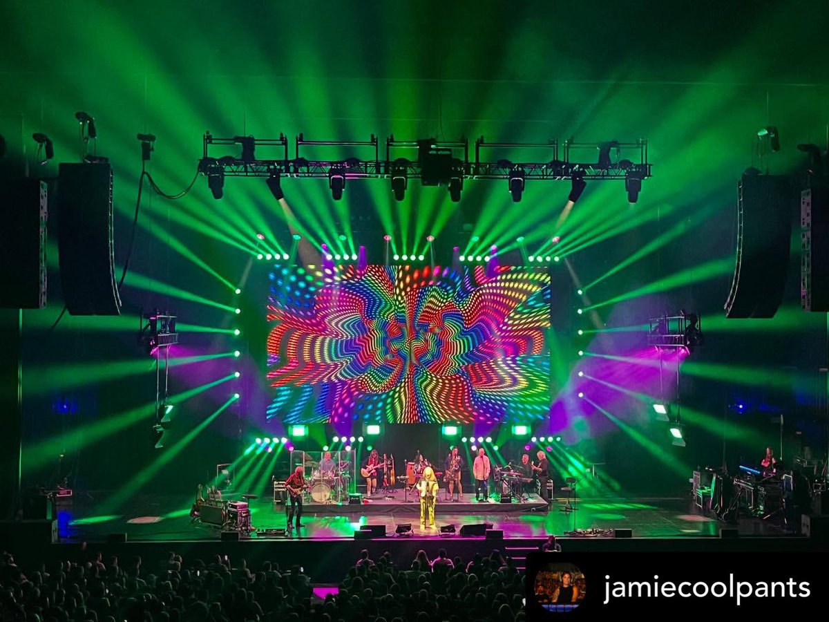 TheRobeWay's tweet image. Shining bright out on the &quot;Weird Al&quot; Yankovic “Bigger &amp;amp; Weider 2025 Tour” with the co-production design by Jamie Fadden &amp;amp; Greg Kunit using @Robelighting #iFORTE &amp;amp; #Spiider luminaires, plus #RoboSpot followspot systems, supplied by Felix Lighting.

#therobeway #tourshottuesday