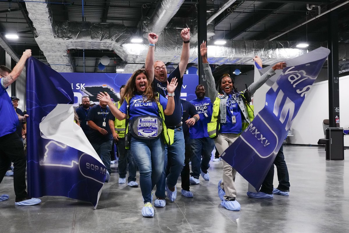 It’s official! The first ever BlueOval SK battery to be sold to our customer rolled off the assembly line today at our Kentucky 1 plant. We enjoyed celebrating with team members! #BlueOvalSK #BlueOvalSK_KY #MadeInAmerica