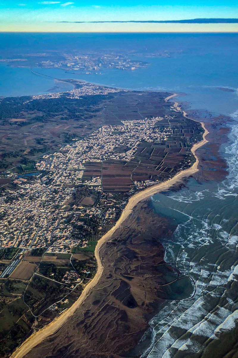 L’île de Ré et La Rochelle au fond ☀️
