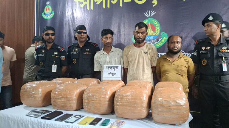 টাঙ্গাইলে ৪৯ কেজি গাঁজাসহ তিনজন আটক