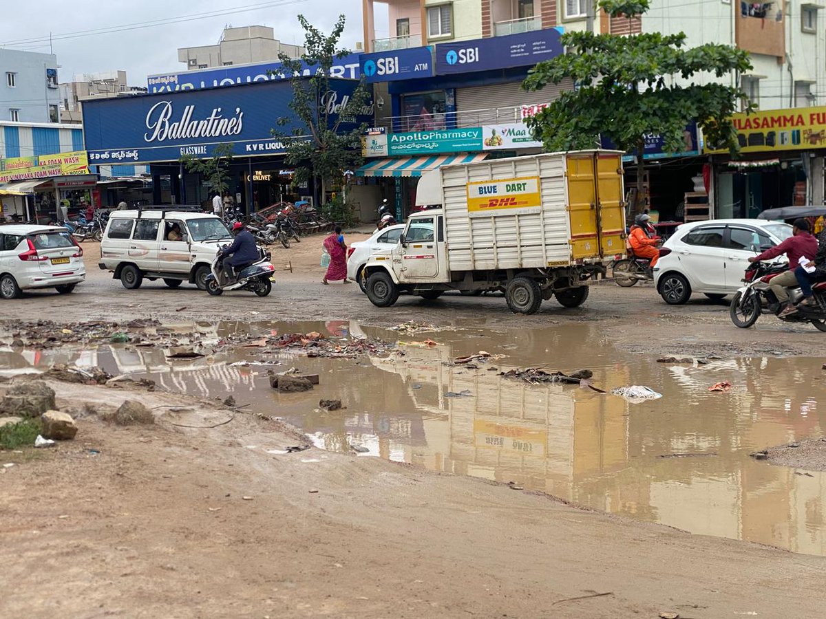 govindsneha24's tweet photo. @TelanganaCMO Sir, please look into the condition of #Ameenpurroads. Despite several complaints and tweets, there has been no progress. I sincerely request you to personally travel through the area to understand the situation better. #AmeenpurRoads #RoadSafety @HiHyderabad https://t.co/voCqGamOBG