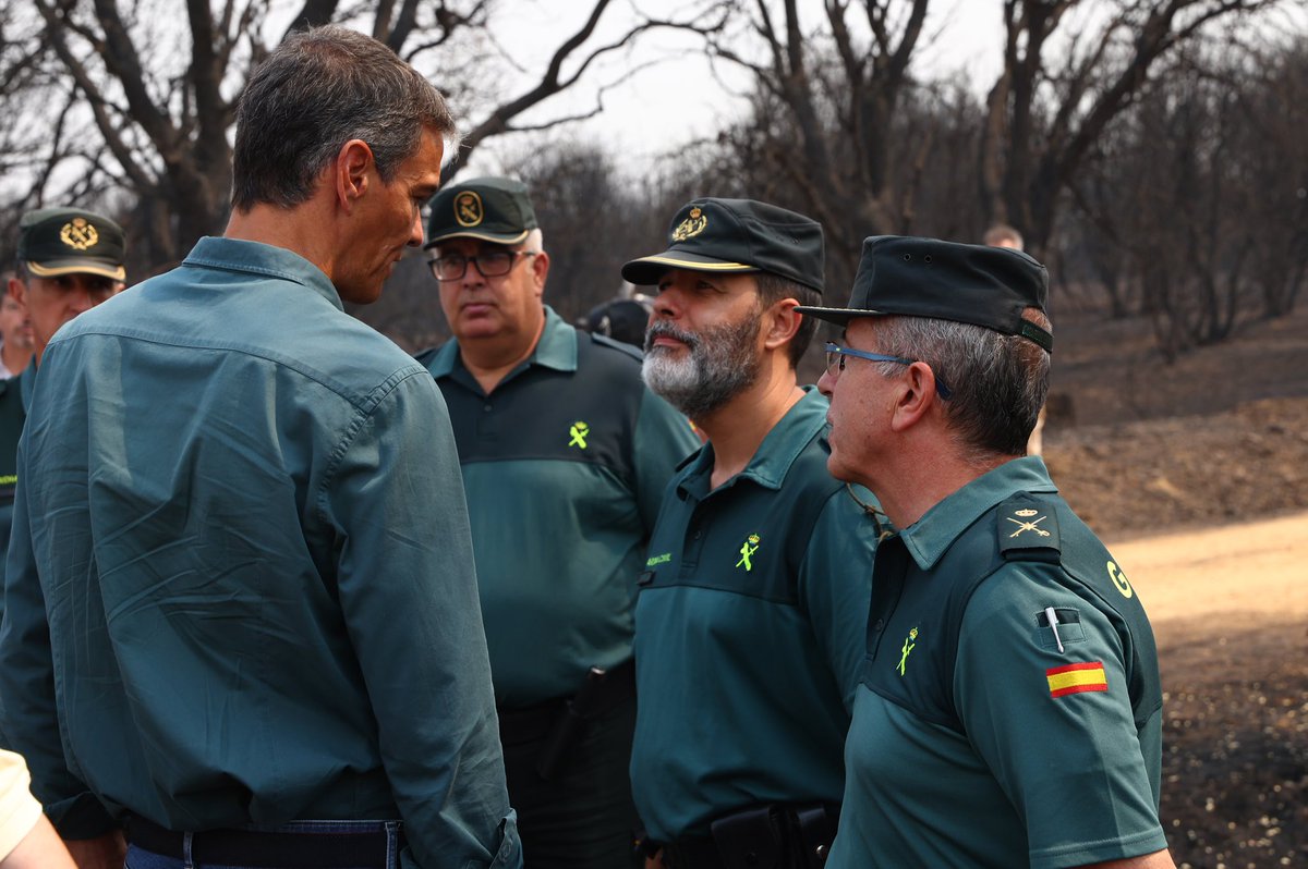 Ministerio del Interior (@interiorgob) on Twitter photo Grande-Marlaska ha visitado, junto al presidente del Gobierno <a href="/sanchezcastejon/">Pedro Sánchez</a>, la zona afectada por los incendios forestales en Molezuelas de la Carballeda #Zamora.
📌 El ministro ha agradecido la labor de quienes trabajan y ponen todo su esfuerzo al servicio de la ciudadanía. Grande-Marlaska ha visitado, junto al presidente del Gobierno <a href="/sanchezcastejon/">Pedro Sánchez</a>, la zona afectada por los incendios forestales en Molezuelas de la Carballeda #Zamora.
📌 El ministro ha agradecido la labor de quienes trabajan y ponen todo su esfuerzo al servicio de la ciudadanía.
