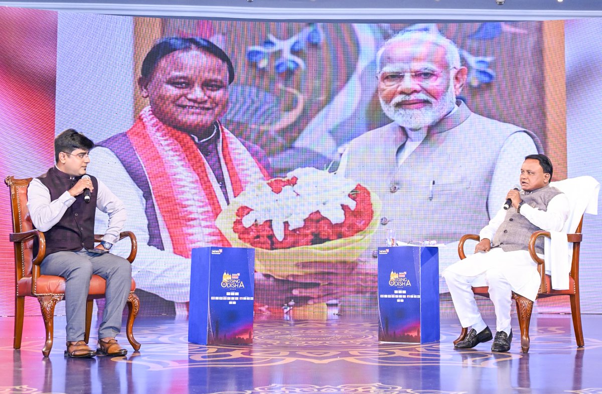 MohanMOdisha's tweet photo. ଆଜି ଭୁବନେଶ୍ୱରରେ ରାଇଜିଙ୍ଗ ଓଡ଼ିଶା - ୨୦୨୫ କାର୍ଯ୍ୟକ୍ରମରେ ଯୋଗଦେଇ ସରକାରଙ୍କ ବିଭିନ୍ନ ଯୋଜନା, କାର୍ଯ୍ୟକ୍ରମ ,ଭବିଷ୍ୟତ ଲକ୍ଷ୍ୟ ଓ ଭିଜନ ବିଷୟରେ ଆଲୋଚନା କଲି । ଆମ ସରକାର କେବଳ ବର୍ତ୍ତମାନ ନୁହେଁ, ଭବିଷ୍ୟତରେ ମଧ୍ୟ ଓଡ଼ିଶାକୁ ବିକାଶର ଶୀର୍ଷରେ ପହଞ୍ଚାଇବା ପାଇଁ ଏବେଠୁ ରଣନୀତି ପ୍ରସ୍ତୁତ କରୁଛନ୍ତି। ରତ୍ନଗର୍ଭା ଓଡ଼ିଶାରେ ସବୁ ପ୍ରକାର କାମ କରିବାର ସୁଯୋଗ ଥିବାରୁ ଓଡ଼ିଶାକୁ ସବୁ କ୍ଷେତ୍ରରେ ସଫଳତାର ଶୀର୍ଷରେ ପହଞ୍ଚାଇବାକୁ ଉଦ୍ୟମ କରୁଛନ୍ତି ।