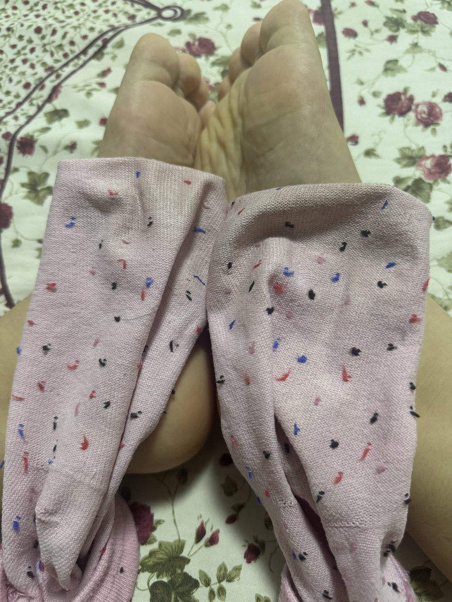 福利姬云朵小羊的原味屋分享的黄推图片3 - 网红私拍内容