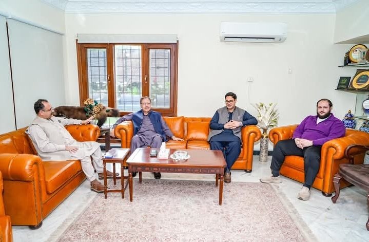 اسلام آباد:
سابق وزیراعظم آزاد حکومت ریاست جموں وکشمیر سردار تنویر الیاس خان سے چیئرمین گلف ایمپائر سردار شبیر خان ، سی ای او گلف ایمپائر و صدر سدھن ایجوکیشن کانفرنس سردار شاہزیب شبیر کی ملاقات 

اس موقع پر سردار عمر تنویر خان بھی موجود تھے ۔

#sardartanveerilyaskhan #HumHainPkr