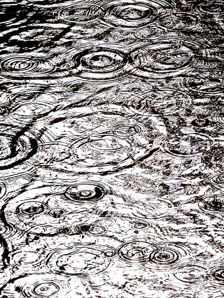 Some much needed rain,,
  Hopefully all who needs it, gets some 👍😎