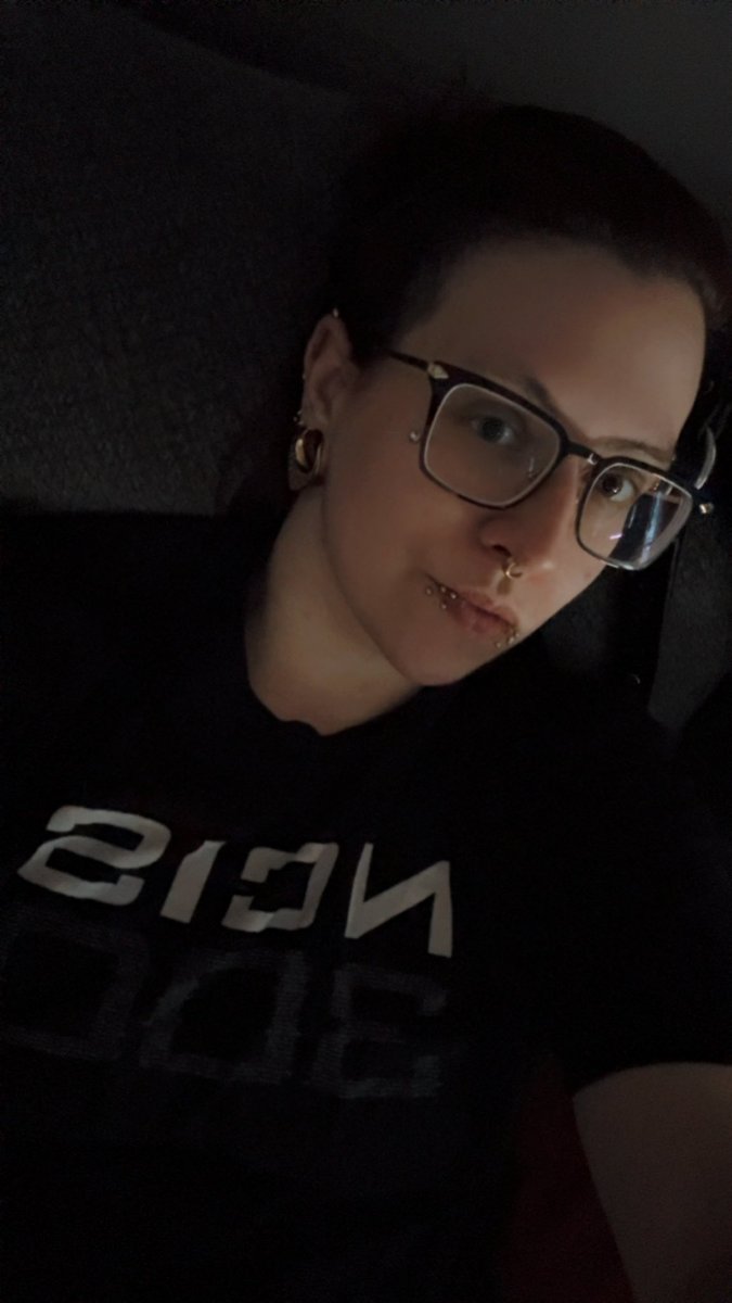 ᅠᅠ 

           Parziival.🜏 . i lived bitches. and i got new glasses since BOTH my other pairs broke. (

(what's the point of having a backup if both of'em are gonna break huh?)

wanna try and be around more but im packing today for travel so 🫡 be gentle w me

ᅠᅠ