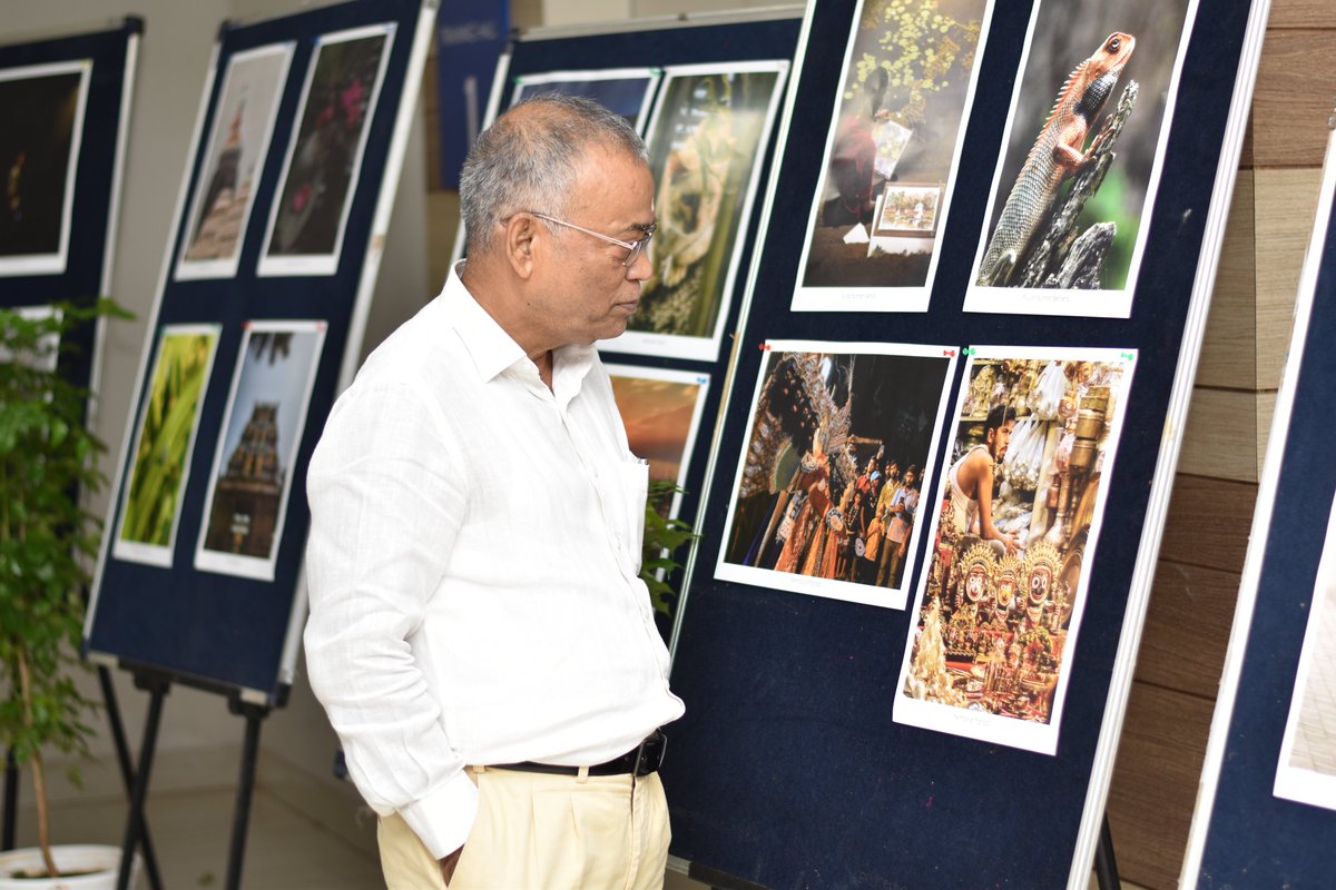 Silicontech_bbs's tweet image. #WorldPhotographyDay at #SiliconUniversity with #Obscura2025 in collaboration with @KetakiTrust 

Inspiring talks by Shri D.K. Pattanayak &amp;amp; Shri Pramod Dhal, plus a vibrant student exhibition showcasing stories #ThroughTheLens
#SiliconTech