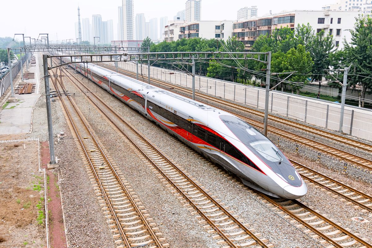 La #Chine prépare l’ère du 400 km/h ferroviaire - Après un plafond à 300 km/h suite à l’accident de Wenzhou en 2011, elle est revenue à 350 km/h. L’étape suivante est 400 km/h, à un prix économique acceptable. Objectif : bousculer l'export !
👉 mediarail.wordpress.com/2025/01/06/rai… #TGV #Rail