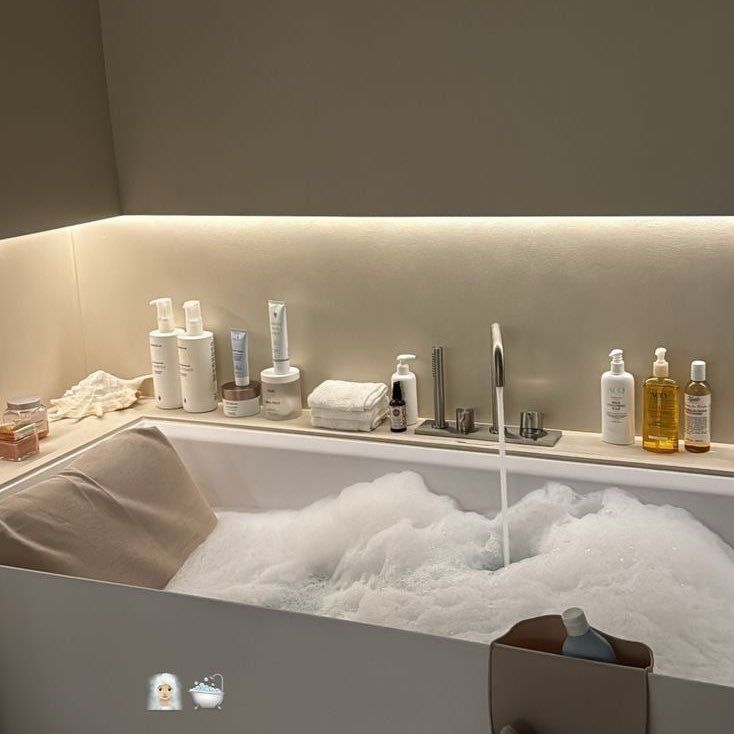 ELLENA ASHVALE. tweet media