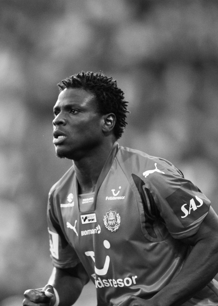 Helsingborgs IF har sorg.

Vi har nåtts av beskedet att vår före detta spelare Razak Omotoyossi gått bort 39 år gammal. Våra tankar är med hans familj och anhöriga.

Vila i frid, Razak.