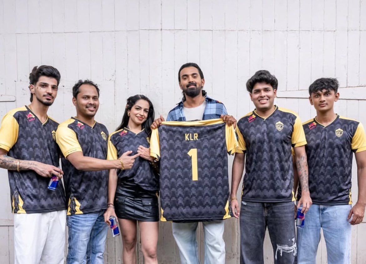 Godlike Esports team with KL Rahul 💪