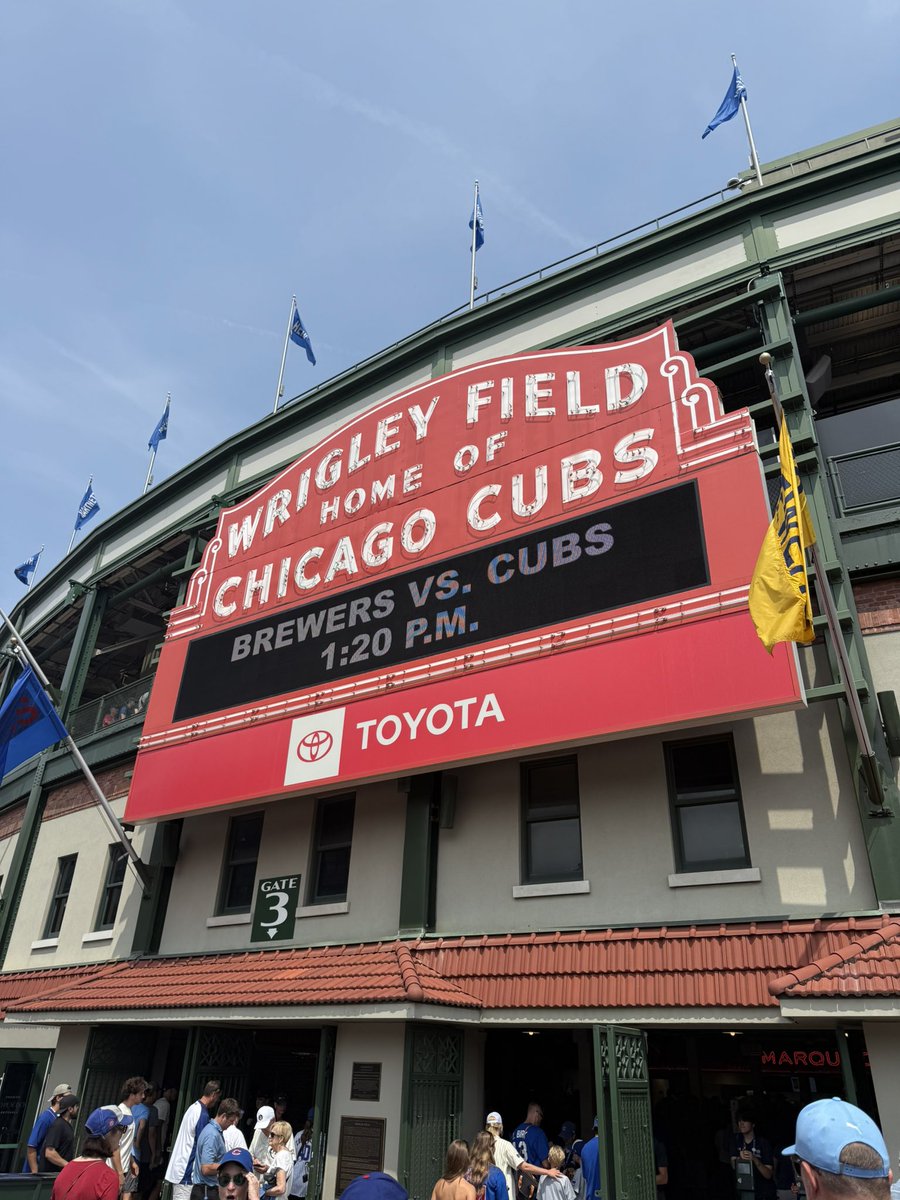 thaincardinal's tweet photo. Had a blast at the game! #Brewers #Cubs #baseball https://t.co/PFWgwECfeP