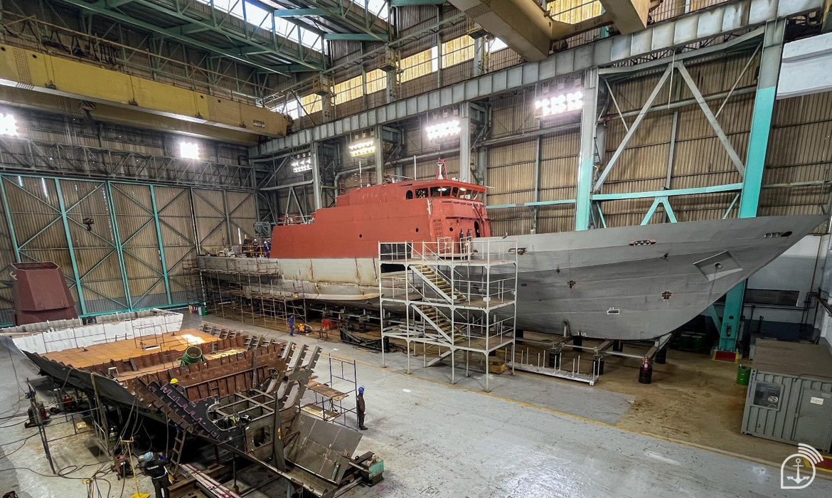 SA_Defensa's tweet image. 📍Rio de Janeiro, #Brazil (🇧🇷)

Update on the 2x future Macaé class patrol ships for the @marmilbr at the AMRJ shipyard.

The hull of Mangaratiba (right) is at 50% completion with delivery scheduled in 2026; while her sister Miramar (left) is planned for 2028.