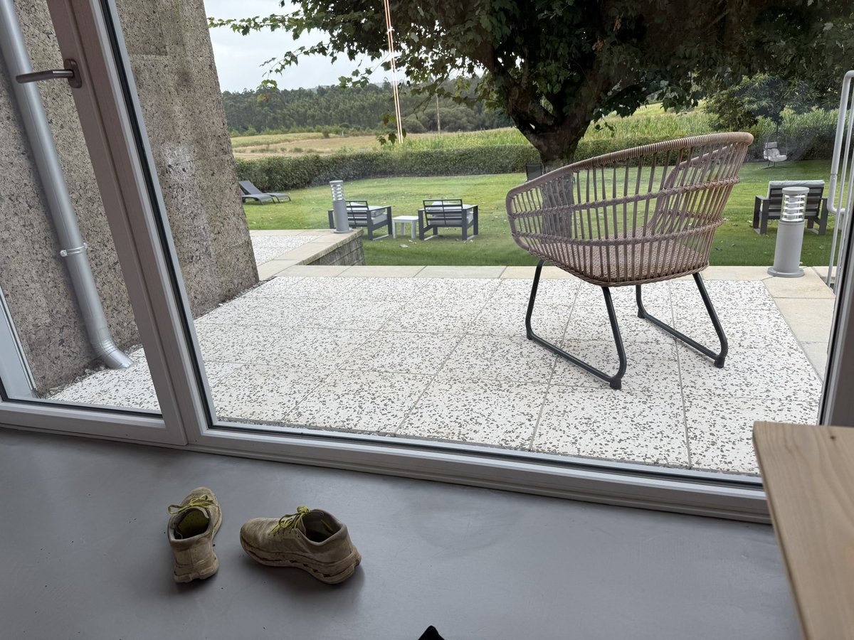 adj343's tweet image. 离朝圣之路的Santiago终点不到20公里了