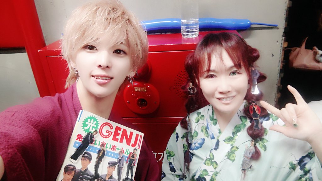 miho0422peko's tweet photo. 1987.8.19💿デビュー㊗️🛼

#光GENJI38周年 
おめでとうだ🎊

今年はGiFTedの皆さまと🥰
前日8/18のワンマン夏祭りで🏮
「先生のいないホームルーム」と共にお祝い🎉
#光GENJI大好き芸人
#GiFTed大好き芸人

はぴねすっ〜🎇🕺
#内海光司 #大沢樹生 #諸星和己 #佐藤寛之 #山本淳一 #赤坂晃 #佐藤アツヒロ https://t.co/2Vhmeshom6