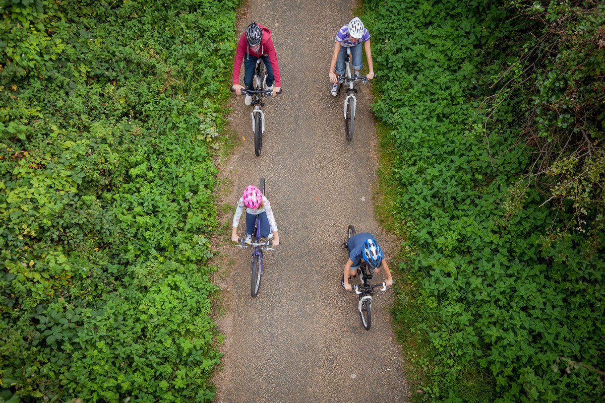 HovertravelLtd's tweet image. 🚴‍♂️ Cycle the Isle of Wight!

✅ 200+ miles of routes
✅ Red Squirrel Trail &amp;amp; Round the Island
✅ Stunning coast &amp;amp; countryside
✅ Just 10 mins on Hovertravel
✅ Bikes travel FREE!

👉Plan your ride: hovertravel.co.uk/isle-of-wight-…

📸Visit Isle of Wight

#CycleUK #IsleOfWight #Hovertravel