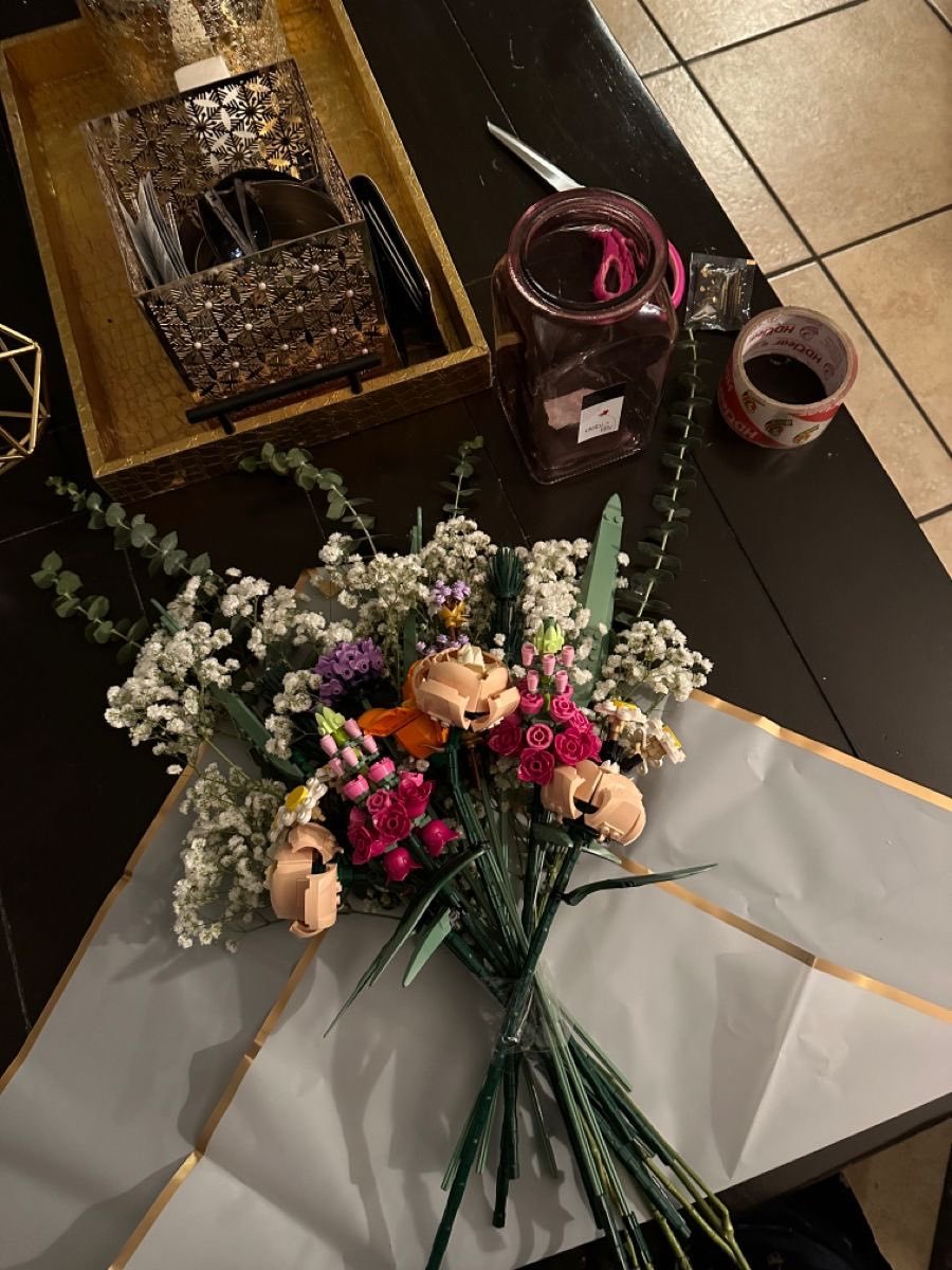heart_jpg's tweet photo. date concept: building a lego flowers bouquet https://t.co/peuXK2VrQ6