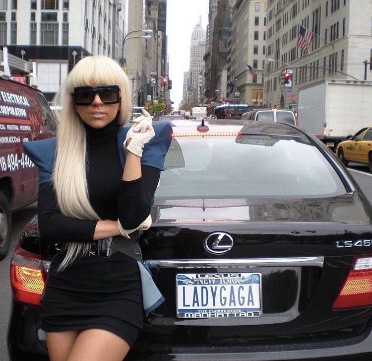 i love this pic so bad like period diva omfg