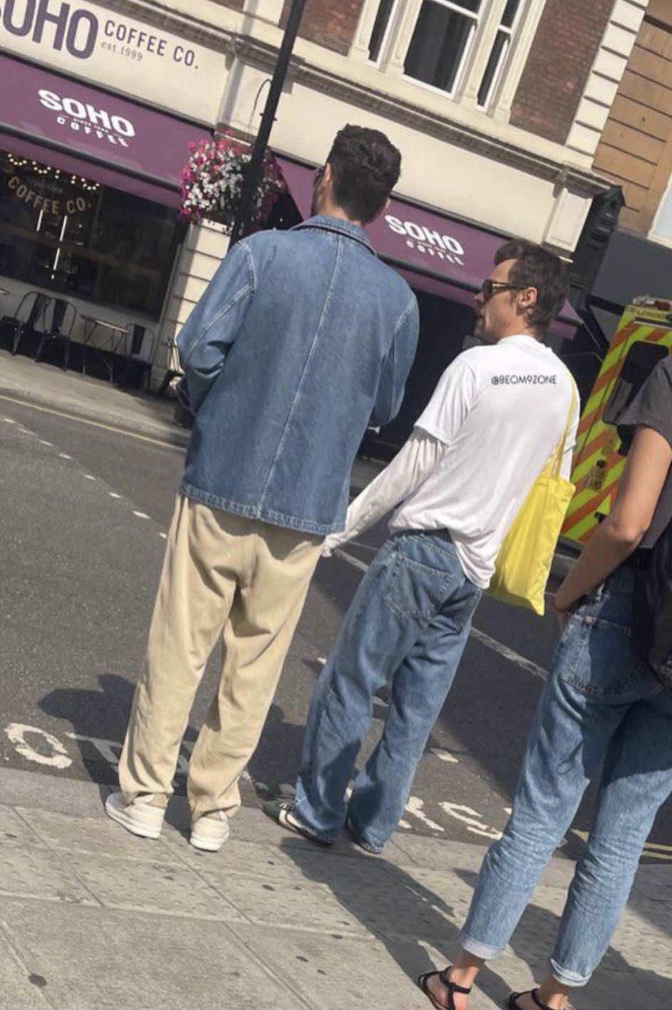 GyuSoQ9WUAAHHqi?format=jpg&name=large Harry Styles Spotted Out in London With Ben Winston — Fans Can’t Stop Talking About Their Surprise Outing