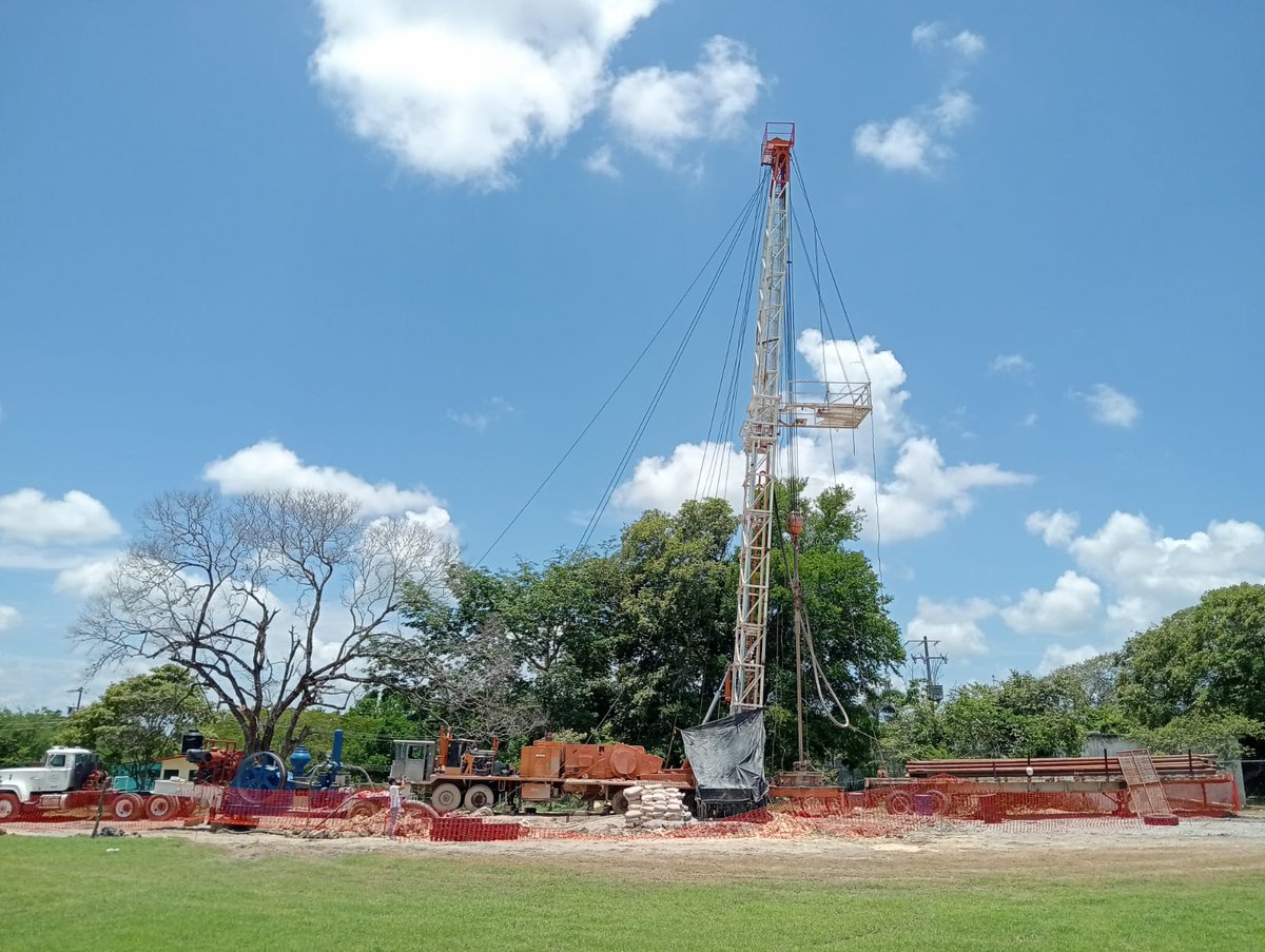 Cumpliendo con la determinación del Gobernador <a href="/RGC_Mx/">Ricardo Gallardo Cardona 🇲🇽</a> de crear un #PotosíSinLímites, continuamos supervisando la perforación de los pozos #CdValles que llevan un avance significativo y buenos resultados en aportaciones de agua al acuífero 💦🏗
#AguaSinLímites