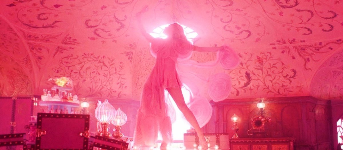 Dentro de um camarim mágico, algo incrível vai acontecer... Glinda está pronta para cantar sua música “Popular” e precisa de alguém para guiá-la até o topo da popularidade. 🪄✨

 Saiba como garantir o emblema "Glinda" no Jogo 01 em: bubblet.com.br/news/212/wicked