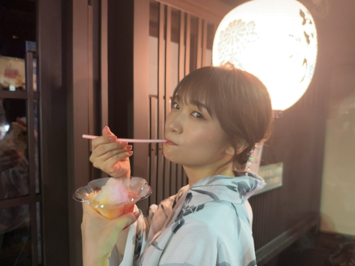 manatsusanstaff's tweet photo. 📖フォトブック刊行情報📖

秋元真夏フォトブック『淡淡(あわあわ)』

🎂本日8/20(水)🎉
いよいよ発売です！

https://t.co/eqr4oTPD6o

#秋元真夏フォトブック
#淡淡

by すたっふ https://t.co/v3ru9xAfiM