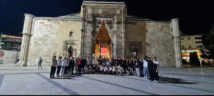 Bu hafta sonu ortaokul ve lise düzeyinde 520 gencimizle eş zamanlı;

1-İstanbul Erkek Kampı
2-Marmara Kızlar Kampı
3-Sivas Bölge Erkek Kampı 
4-Kütahya Bölge Erkek Kampı 
5-Ankara Yerel Erkek Kampı gerçekleştirdik.

Çabamız, gayretimiz ümmetin derdini yüklenecek gençlerin