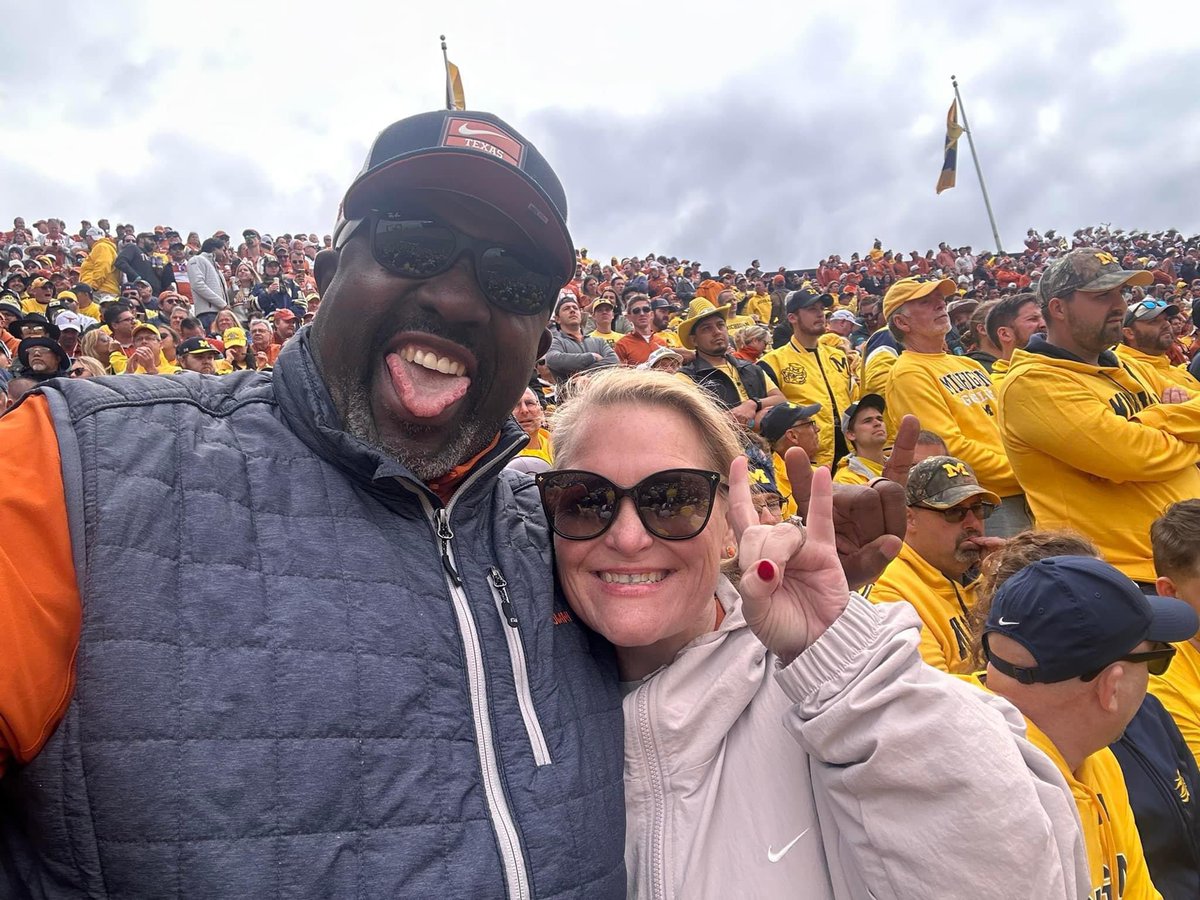 CLAND88's tweet photo. @_delconte Flights booked. Tickets secured. Let’s go!! We were in the big house last year! Horseshoe here we come! Hook Em🤘🏾 https://t.co/OUIVTbcZcg
