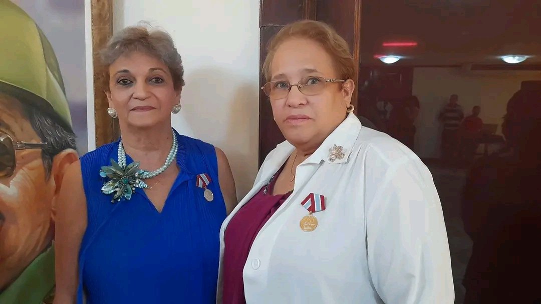 maybetanco1's tweet photo. Con Orgullo  y #HonorHolguinero en #HolguínSí conocimos sobre el 🏅 a @direccionhvil y Lourdes María Pérez Basto, especialista principal de atención a la población y Centro de Información del @hvil por la "Distinción 23 de Agosto" por su labor en la @FMC_Cuba @radioangulo https://t.co/igiBbWAINU