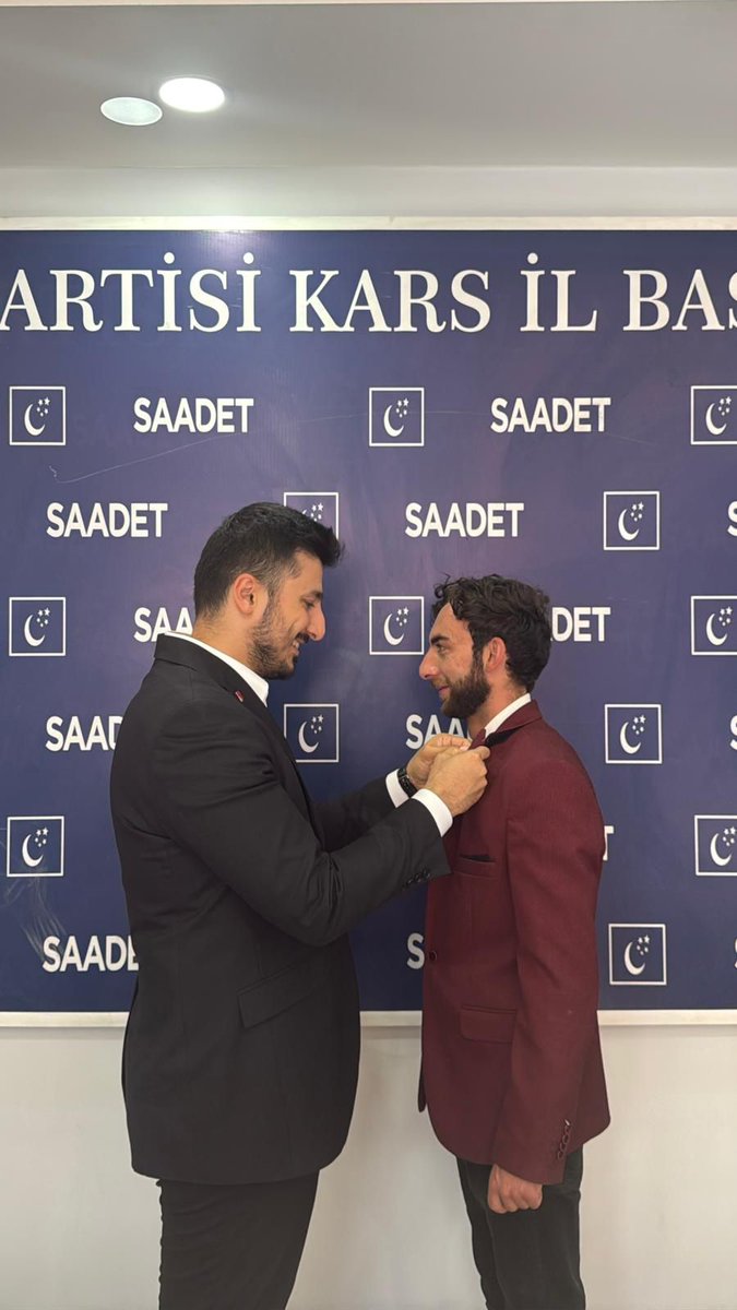 📍 Kars 

Gençlik Kolları Başkanımız Haldun Pekdemir, partimize yeni katılan kardeşlerimize rozetlerini takdim etti.

Edirne’den Kars’a
Biz hep #Yanındayız