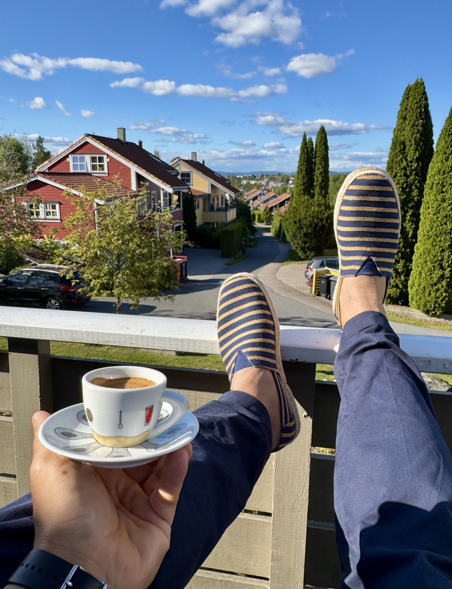 Bütün gün toplantıya geçti. Şimdi bir kahve ve biraz sakinlik sonra ormanda güzel bir koşu ☕️🎶 Huzurlu akşamlar