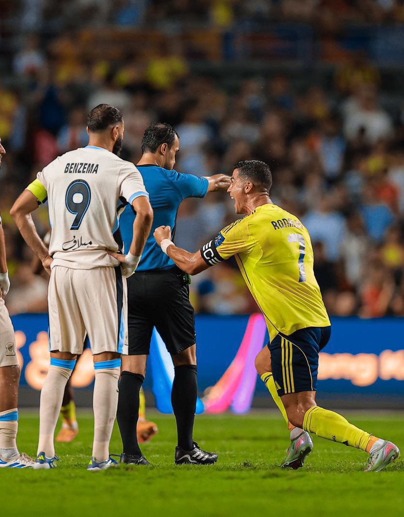 ينهي موسمه الثالث والعشرين على ظهر يامال
ويبدا موسمه الرابع والعشرين على ظهر بنزيما

انت في حضرة كريستيانو رونالدو .. انت في حضرة افضل لاعب بالتاريخ 🤫