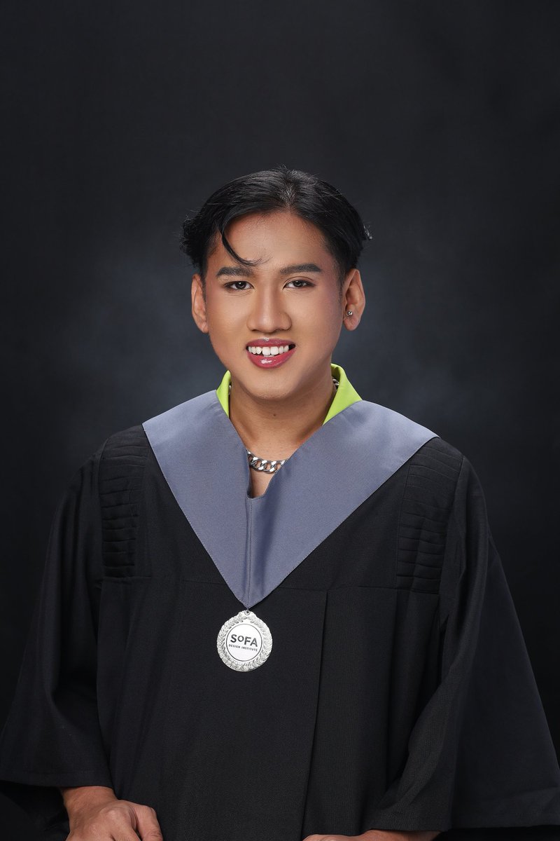 MicLoresto's tweet photo. Nga pala, I've graduated.
Loresto, Michael Emir Fernandez 
Bachelor of Arts Major in Fashion Design and Marketing - CUM LAUDE 💚✨️🎓 https://t.co/PTS6OxU8Yb