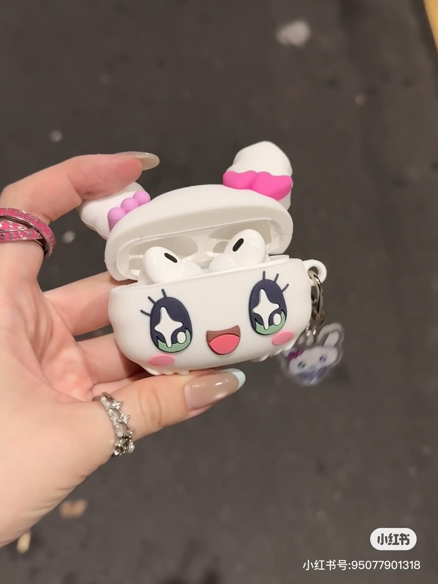 🍓 pre - airpods case ⭐️

มีครบทุกเจน ☁️
ราคา 330-
📬 j&amp;t 40-

สนใจเดมมาได้เลยค่า 
สินค้าพรีรอของ3-4วีค🤍